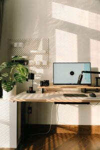 Consejos prácticos para organizar un espacio de trabajo eficiente en casa