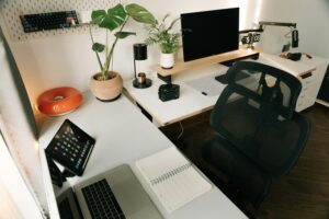 Cómo organizar un espacio de trabajo en casa para ser más productivo y cómodo