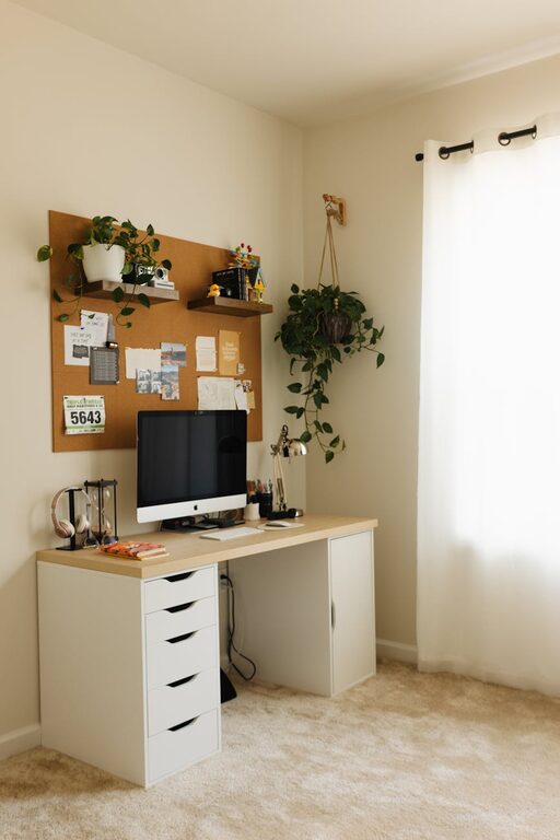 Consejos prácticos para organizar tu espacio de trabajo en casa y mejorar la productividad